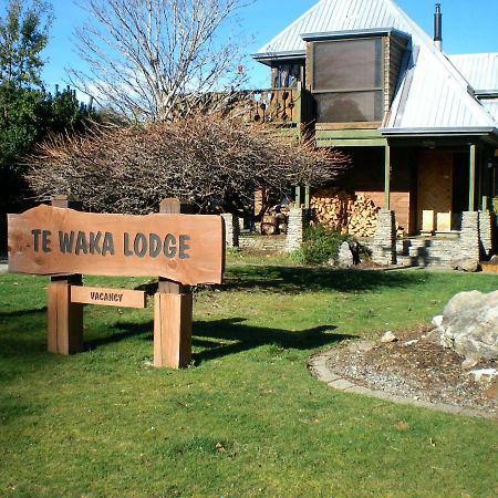 Te Waka Lodge 蒂阿瑙湖 外观 照片