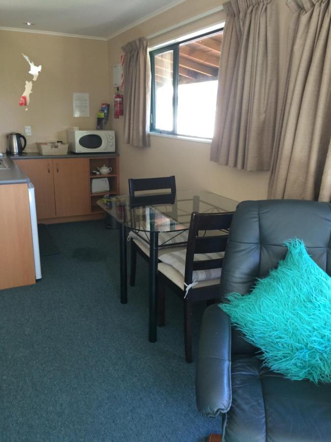 Te Waka Lodge 蒂阿瑙湖 外观 照片