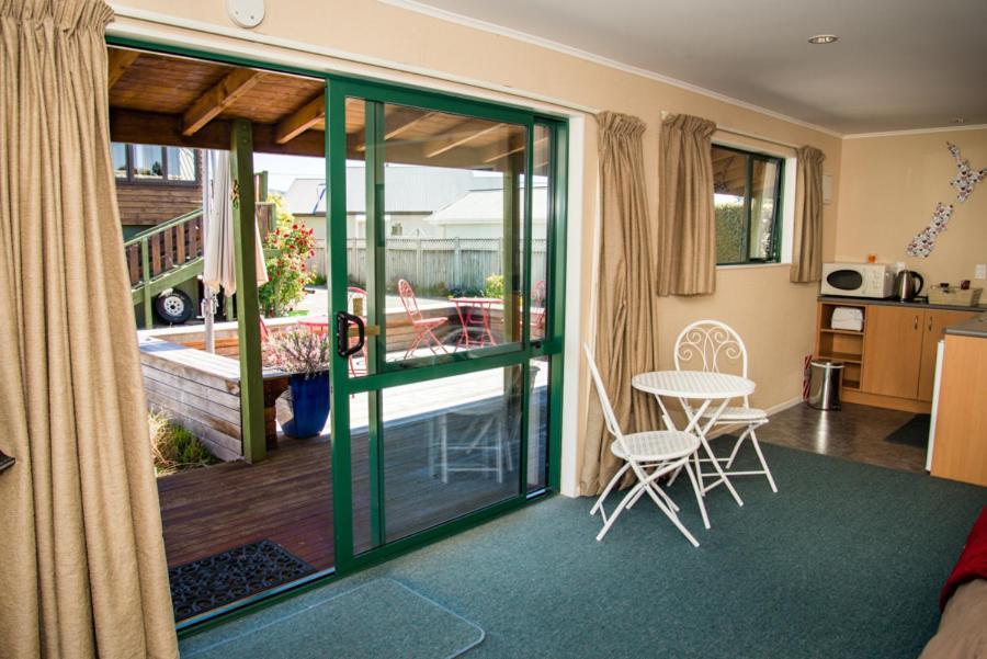 Te Waka Lodge 蒂阿瑙湖 外观 照片