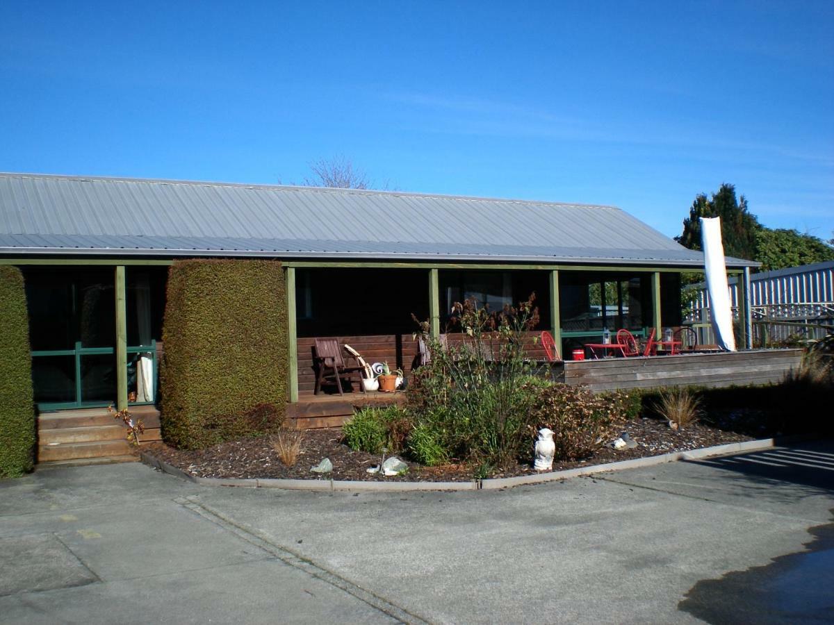 Te Waka Lodge 蒂阿瑙湖 外观 照片